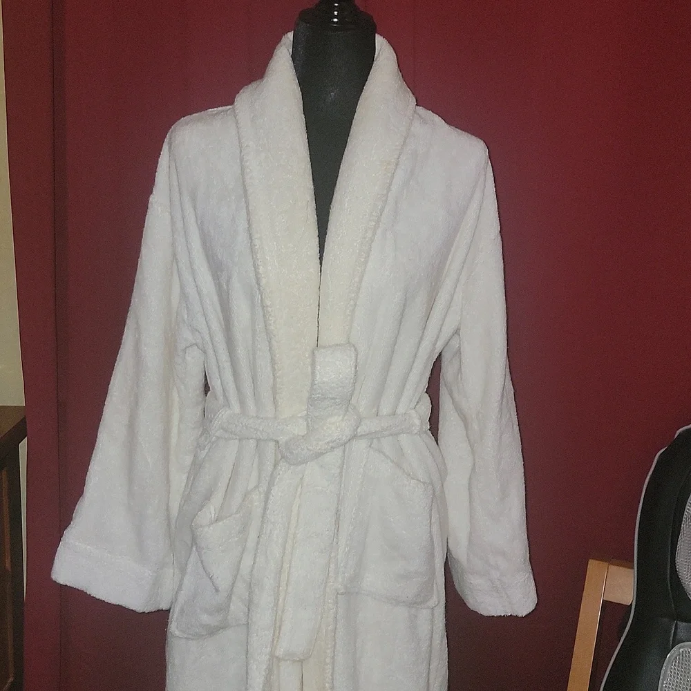 Bath Robe - Picture 3 of 6
